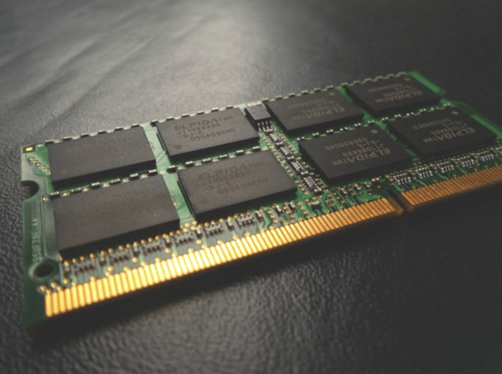 The Advantages of 8GB RAM VPS over 4GB RAM: Balancing Price, Performance, and Versatility