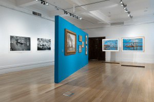 Image 1 of 4 Pointers to Consider When You Want to Use Modular Walls to Create a Modern Art Gallery