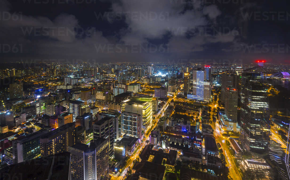 https://us.images.westend61.de/0000947544pw/high-angle-cityscape-and-city-lights-at-night-singapore-south-east-asia-CUF11606.jpg